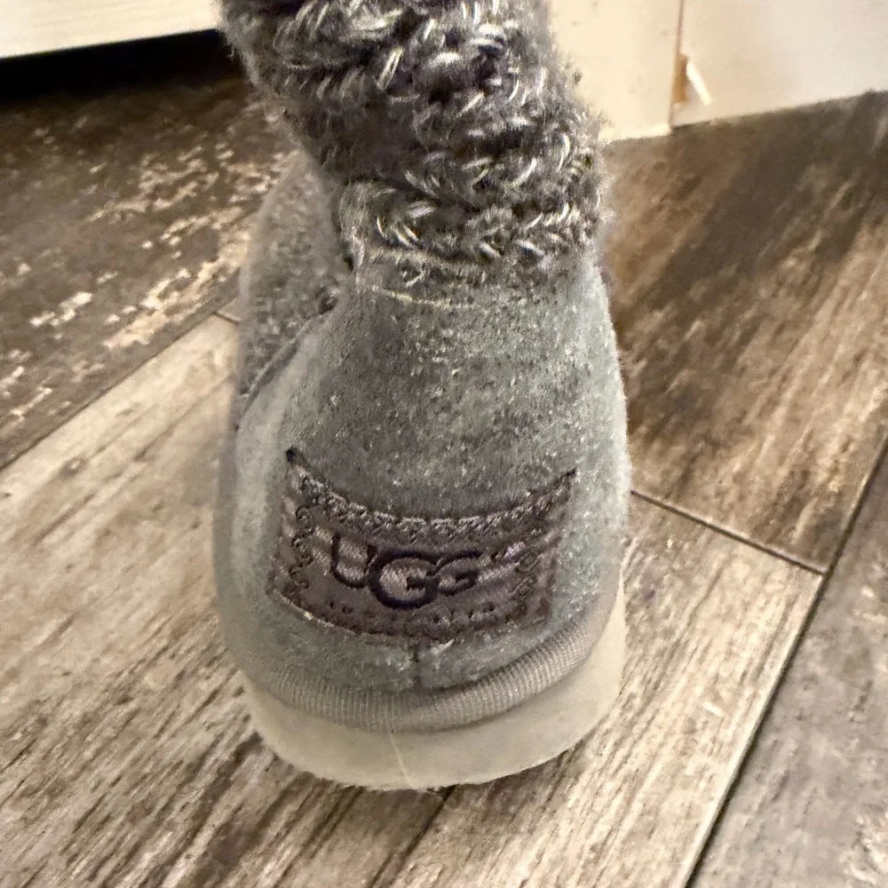 Gray Knit Button CARDI UGG Boots EUC